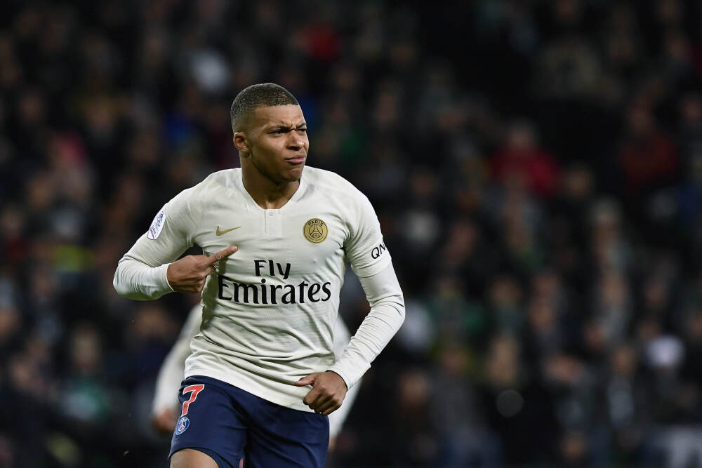 每日一题丨孩子闭门玩手机不沟通,该怎么引导?